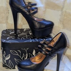 Size 7 Ann Michelle stiletto, black stripe strapped and 51/2 in heel.